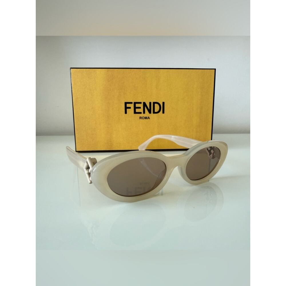 NEW!!! FENDI women oval sunglasses FE40140U 57E Authentic - Picture 2 of 6